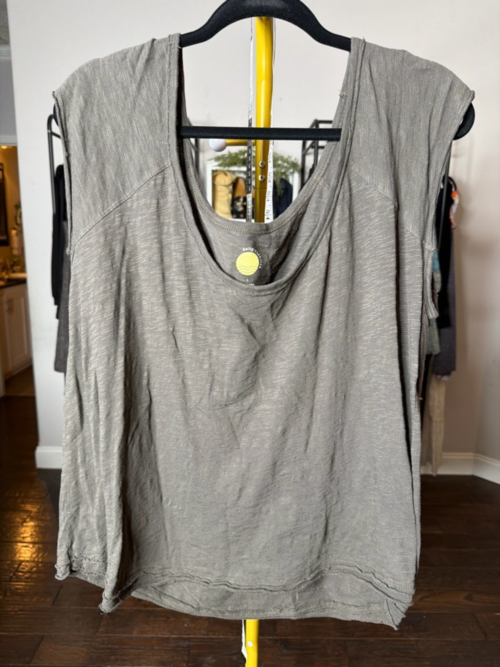 Relaxed Scoop Muscle Tee in Heather Army Green